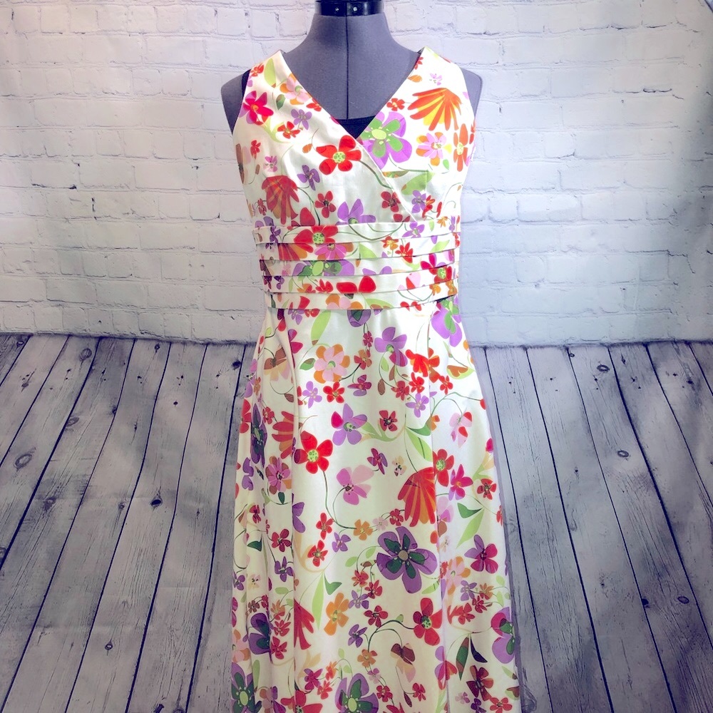 Floral V-Neck Sleeveless Maxi Dress in White with Multicolor Flowers, 8